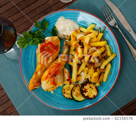 Chicken legs with fried potato and zucchini 82156576