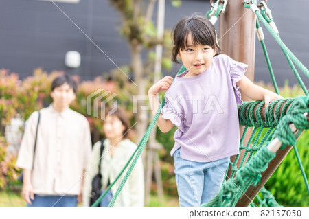 和家人一起出去 和家人一起出去 82157050