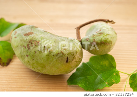Akebi fruit Akebi fruit 82157254