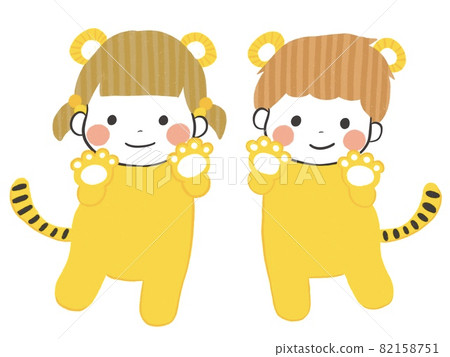 身著可愛老虎服裝的孩子們 82158751