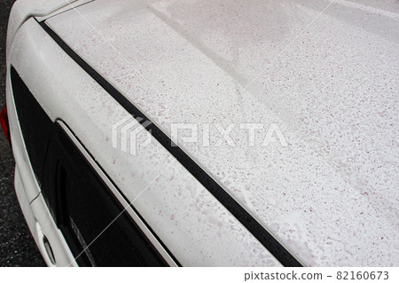 Iron powder that appears purple on the body with an iron powder remover 82160673