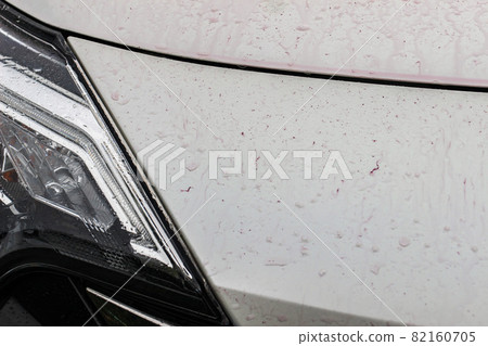 Iron powder that appears purple on the body with an iron powder remover 82160705