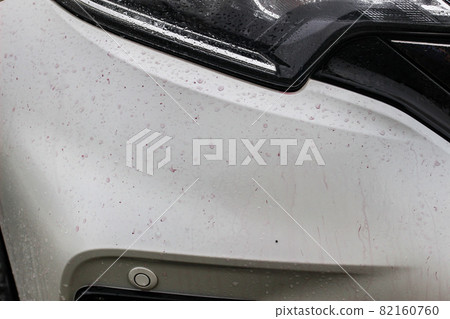 Iron powder that appears purple on the body with an iron powder remover 82160760