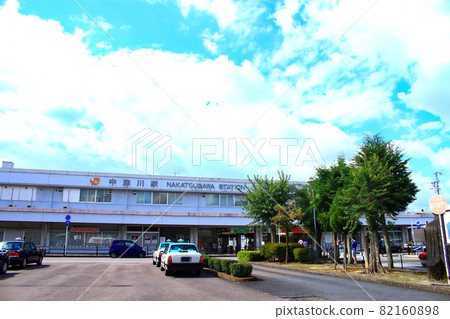 Scenery of Nakatsugawa Station on the JR Chuo Main Line 82160898