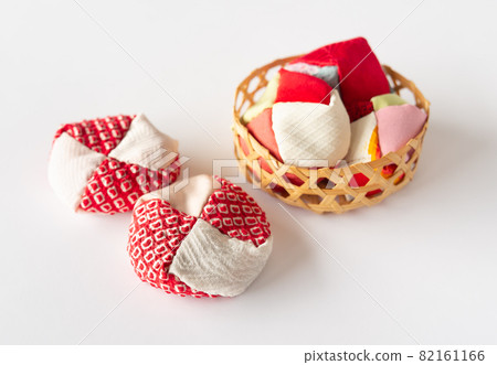 Six-eyed beanbag in a basket - Tradition - Dementia prevention - Old game 82161166