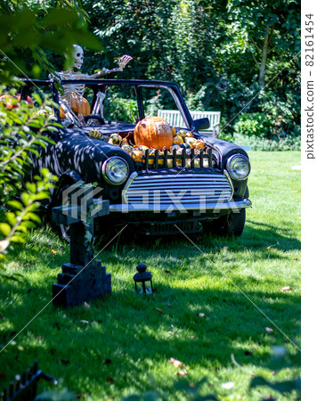 Halloween in the garden Halloween in the garden 82161454