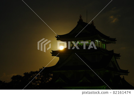 Sunomata Castle and the Moon Sunomata Castle and the Moon 82161474