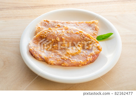 Tonteki miso-zuke 82162477