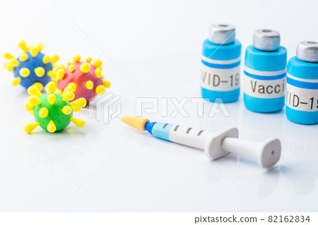 Vaccines and syringes 82162834
