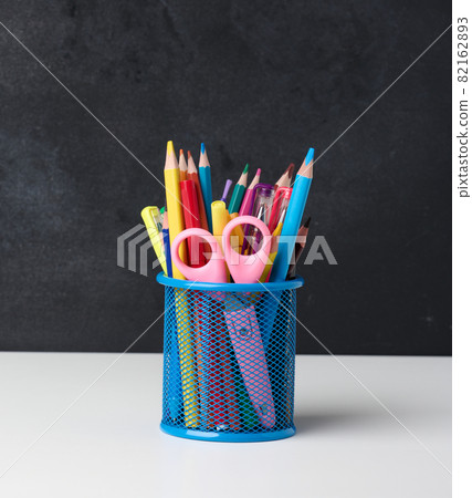 metal glass with pens, pencils and felt-tip pens and scissors on the background of an empty black chalk board metal glass with pens, pencils and felt-tip pens and scissors on the background of an empty black chalk board 82162893