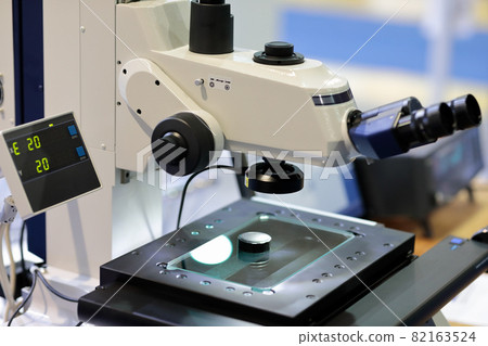 measuring microscope with digital counter display 82163524
