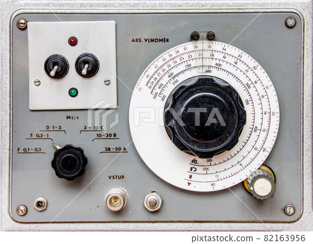 Eletronic device - old electrical measuring equipment for measuring waves Eletronic device - old electrical measuring equipment for measuring waves 82163956