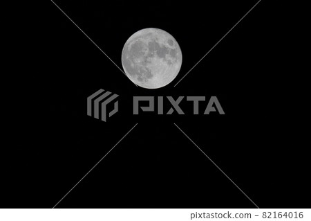 Yokohama cityscape of Japan For the first time in 8 years, the harvest moon and the full moon are on the same day = September 21, from Yokohama city Yokohama cityscape of Japan For the first time in 8 years, the harvest moon and the full moon are on the same day = September 21, from Yokohama city 82164016