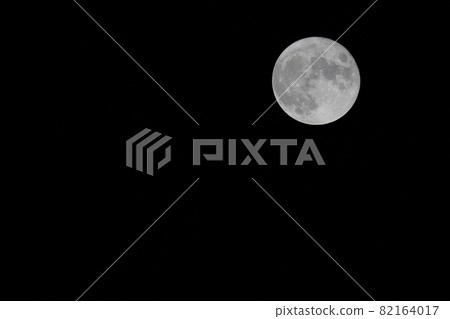 Yokohama cityscape of Japan For the first time in 8 years, the harvest moon and the full moon are on the same day = September 21, from Yokohama city 82164017