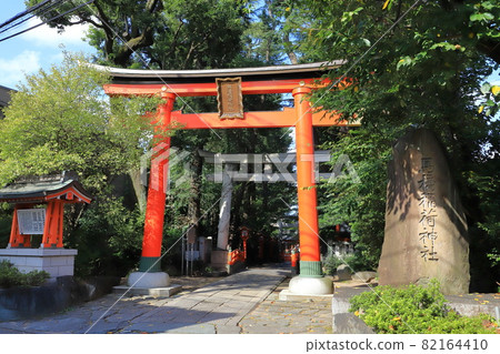 Mabashi Inari Shrine Ichinotorii and company name monument Suginami-ku, Tokyo 82164410