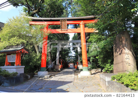 Mabashi Inari Shrine Ichinotorii and company name monument Suginami-ku, Tokyo 82164413