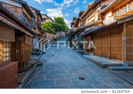 京都三寧坂二寧坂周邊的街景 京都三寧坂二寧坂周邊的街景 82168764