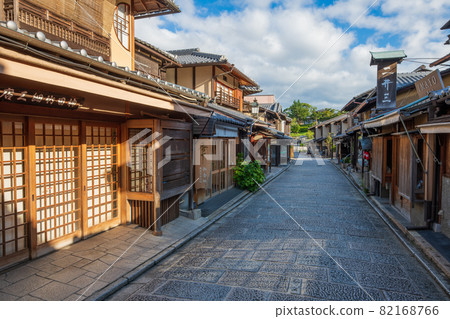 京都三寧坂二寧坂周邊的街景 京都三寧坂二寧坂周邊的街景 82168766