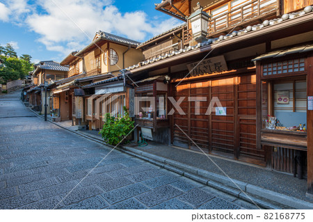 京都三寧坂二寧坂周邊的街景 京都三寧坂二寧坂周邊的街景 82168775