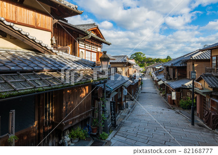 京都三寧坂二寧坂周邊的街景 82168777