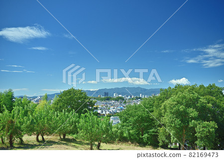 Sunny Tanzawa Mountains and green hills Sunny Tanzawa Mountains and green hills 82169473
