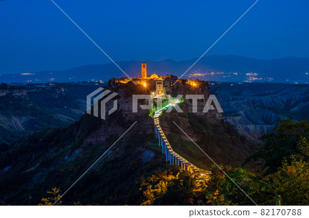 Night view of the village of Civita di Bagnoregio Night view of the village of Civita di Bagnoregio 82170788
