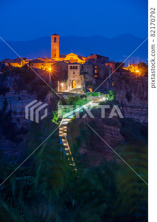 Night view of the village of Civita di Bagnoregio Night view of the village of Civita di Bagnoregio 82170792