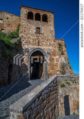 The Gate of the village of Civita di Bagnoregio The Gate of the village of Civita di Bagnoregio 82170817