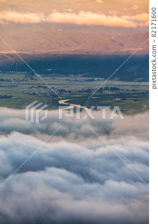Kitashiobara Village, Fukushima Prefecture, Sea of Clouds at Kanazawa Pass Kitashiobara Village, Fukushima Prefecture, Sea of Clouds at Kanazawa Pass 82171600