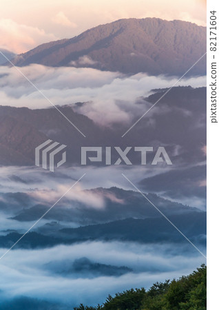 Kitashiobara Village, Fukushima Prefecture, Sea of Clouds at Kanazawa Pass 82171604