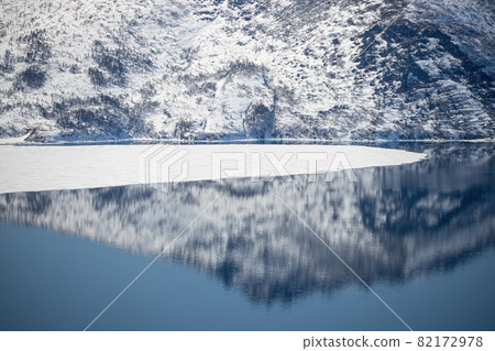 Landscape with the sea coast. 82172978