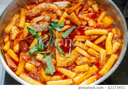Korean food tteokbokki dish boiling in a pot 82173451