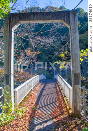 Sanbaseki峽谷漱石橋 秋天的風景 紅葉季節 Sanbaseki峽谷漱石橋 秋天的風景 紅葉季節 82174619