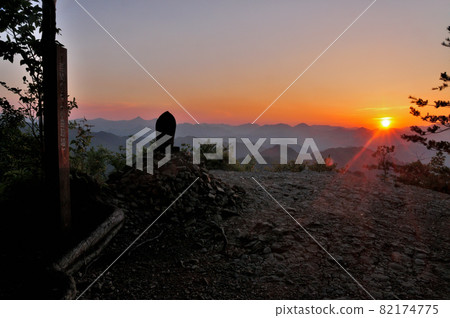 Hyakuken Gura Sunset [Hongucho, Tanabe City] 82174775