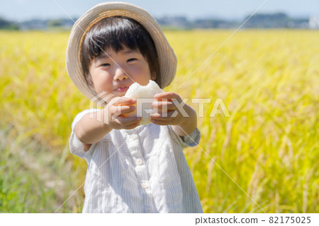 A girl chewing onigiri 82175025