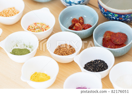 製作味噌球時使用的各種成分 82176051