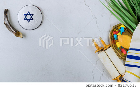 Decorations for Sukkot on fresh citron, etrog the Jewish holiday Decorations for Sukkot on fresh citron, etrog the Jewish holiday 82176515