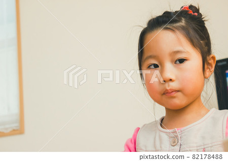 younger, person, girl 82178488