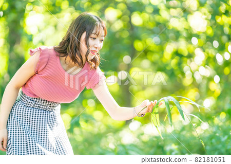 Green and women 82181051