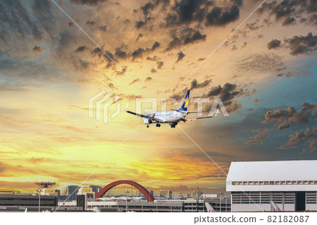 [Sunset landing on Runway A from Ukishimacho Park and Skymark Airlines Sky Synthesis] 82182087