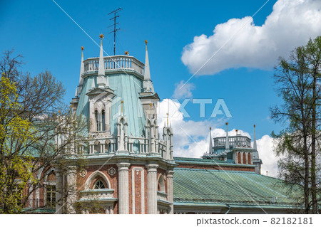 The grand palace in Tsaritsyno park in Moscow on cloudy sky background The grand palace in Tsaritsyno park in Moscow on cloudy sky background 82182181