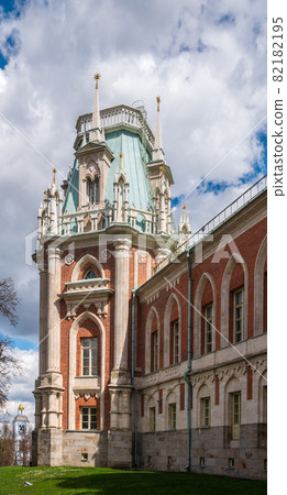 The grand palace in Tsaritsyno park in Moscow on cloudy sky background 82182195
