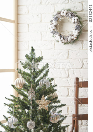 Room decorated with Christmas tree and wreath Room decorated with Christmas tree and wreath 82182441