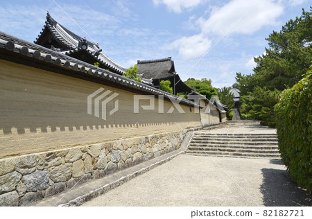 Horyuji Temple, a clay wall on the approach to Nishi-en-do, Ikaruga Town, Nara Prefecture Horyuji Temple, a clay wall on the approach to Nishi-en-do, Ikaruga Town, Nara Prefecture 82182721