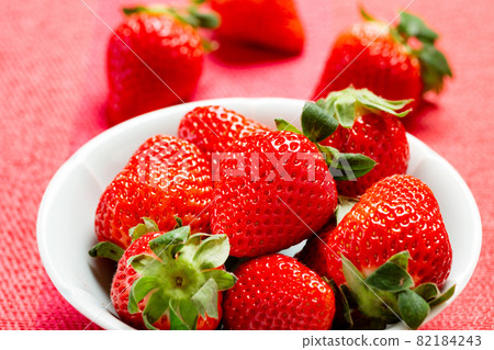 很多草莓 很多草莓 82184243