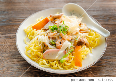 Ankake fried noodles with white fungus Ankake fried noodles with white fungus 82184599