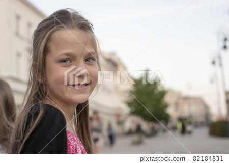 child girl in city 82184831