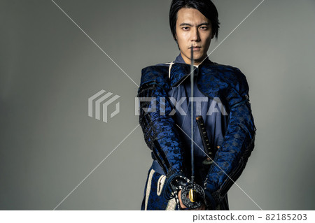 拿著劍的武士武士歷史劇 拿著劍的武士武士歷史劇 82185203