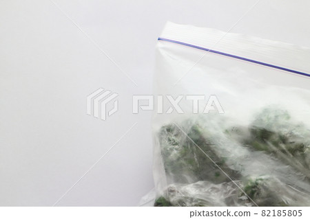 Freezing spinach Freezing spinach 82185805