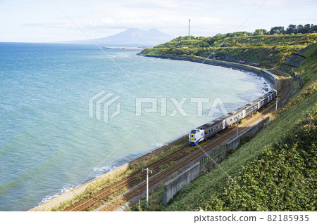 [With retouch] Limited express Hokuto (Kiha 261 series 1000 series) going to Otoshibe-Nodaoikan on the JR Hakodate Main Line 82185935